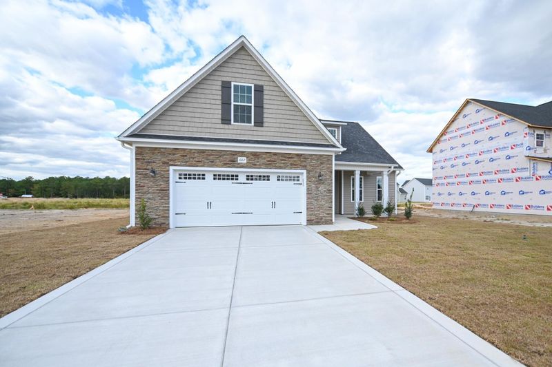 662 Amusement Dr, Hope Mills, NC 28348