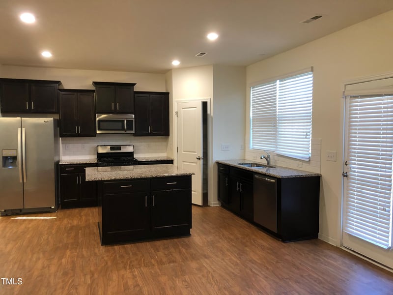 662 Stapleford Ln, Fuquay Varina, NC 27526