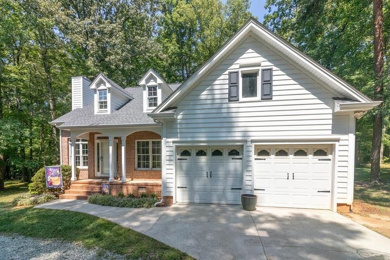 6623 Hamlett Dr, Mebane, NC 27302