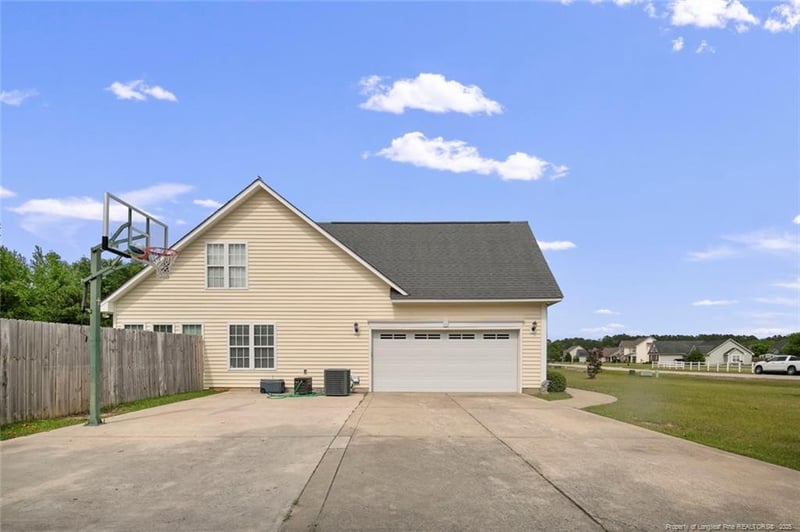 6628 Valley Falls Rd, Hope Mills, NC 28348