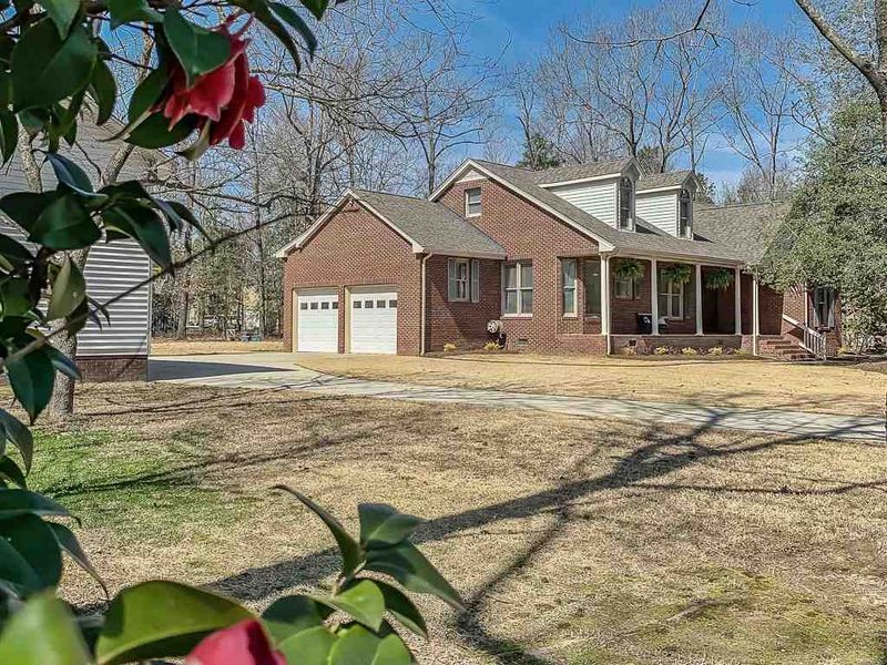 6632 St Jens Ln, Raleigh, NC 27603