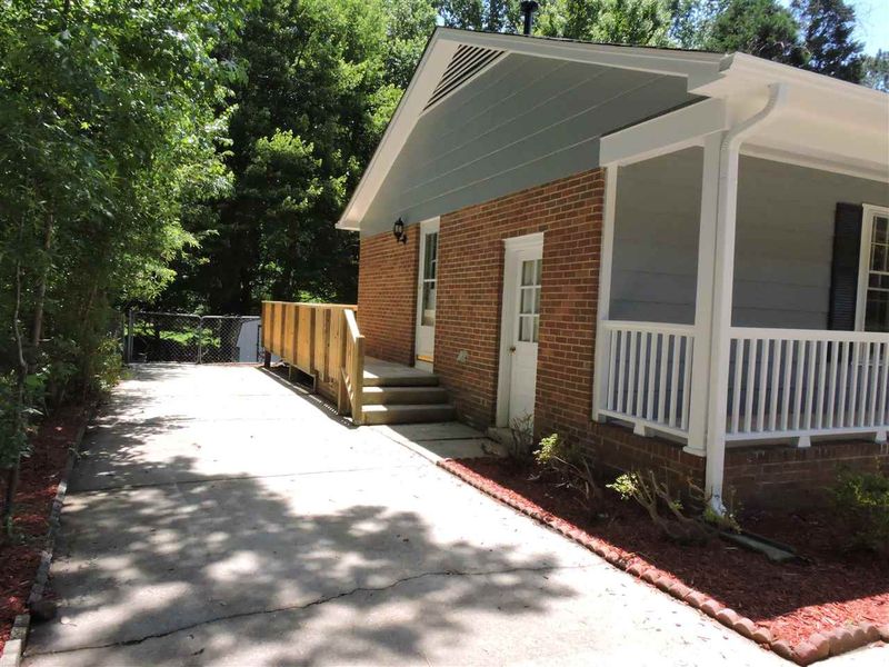 6636 Lynndale Dr, Raleigh, NC 27612