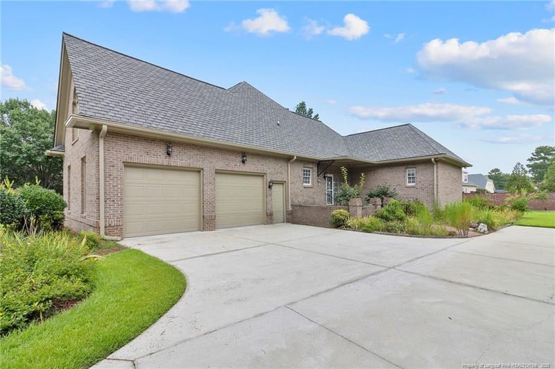 6637 Summerchase Dr, Fayetteville, NC 28311