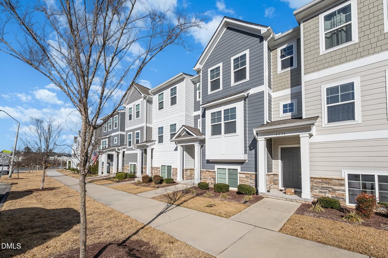 6638 Perry Creek Rd, Raleigh, NC 27616