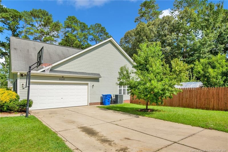 6640 Burgenfield Dr, Fayetteville, NC 28314