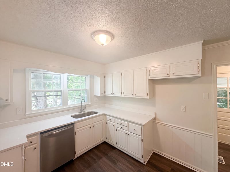 6641 Lynndale Dr, Raleigh, NC 27612