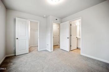 6654 Perry Creek Rd, Raleigh, NC 27616