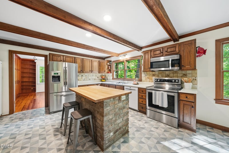 668 Windsor Rd, Chapel Hill, NC 27516