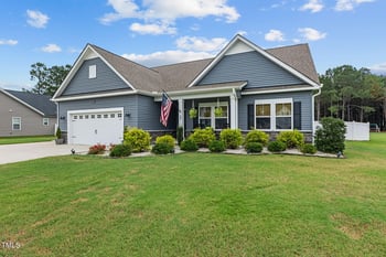 67 Creek Crossing Dr, Benson, NC 27504