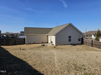 670 Meadowtop Cir, Burlington, NC 27217
