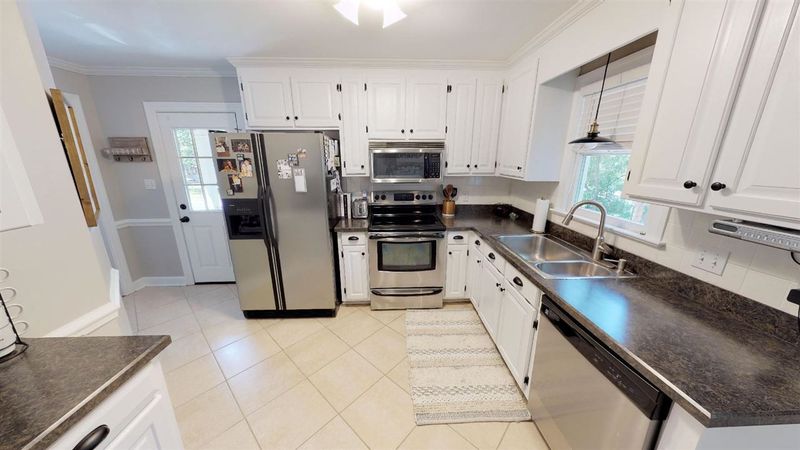 6700 Ebon Ct, Raleigh, NC 27615