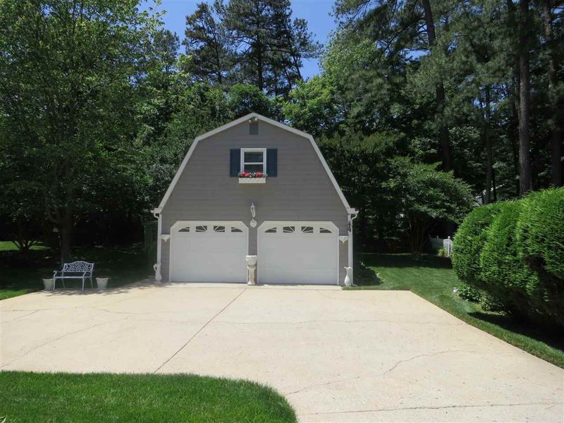 6701 Valley Dr, Raleigh, NC 27612