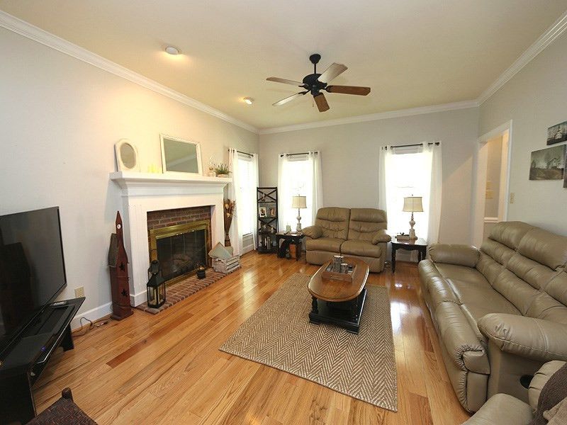 6704 Lipscomb Dr, Durham, NC 27712