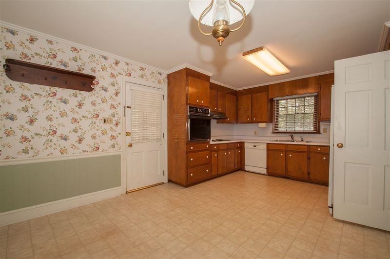 6707 Valley Lake Dr, Raleigh, NC 27612