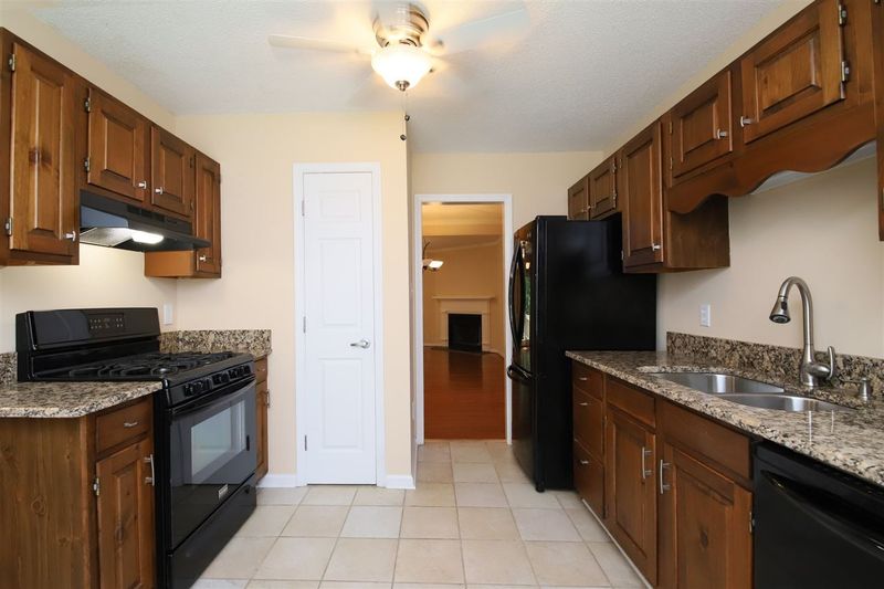 6708 Chauncey Dr, Raleigh, NC 27615