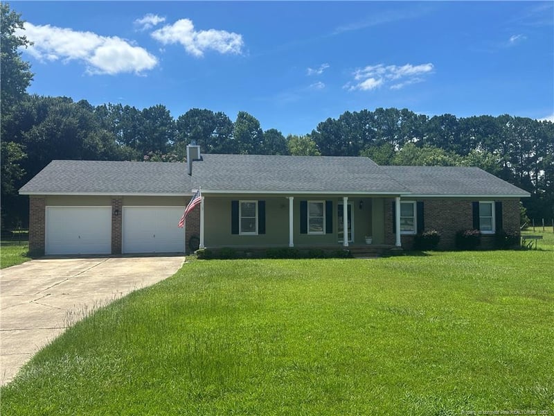 6708 Country Downs Dr, Hope Mills, NC 28348