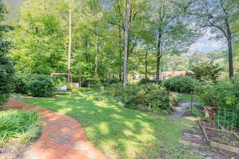 6708 Perkins Dr, Raleigh, NC 27612