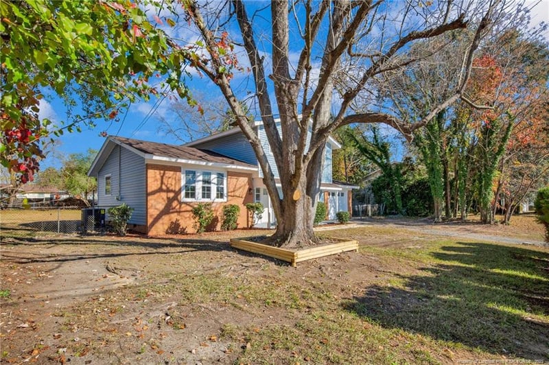 671 Newport Rd, Fayetteville, NC 28314