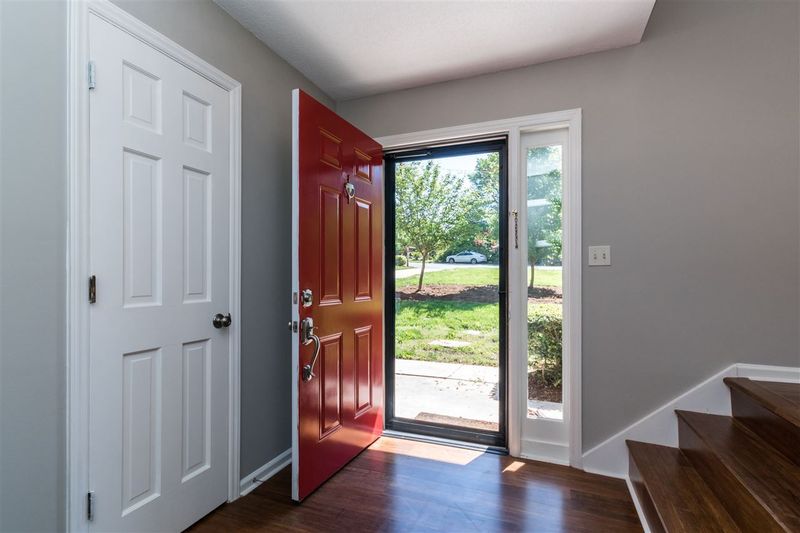 6710 Brookmeade Pl, Raleigh, NC 27612