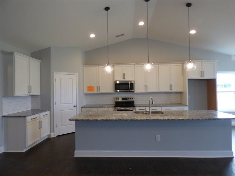 6712 Arlington Oaks Trl, Raleigh, NC 27603