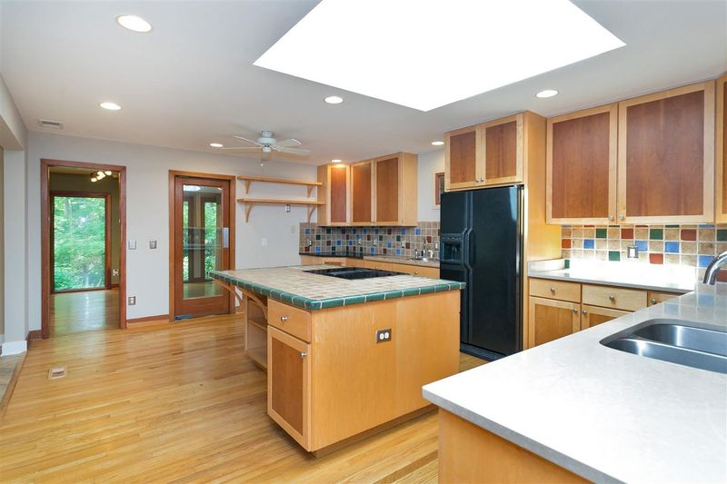 6712 Pauline Dr, Chapel Hill, NC 27514