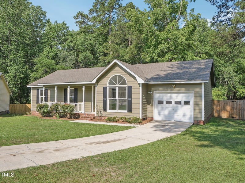 6712 Potters Ct, Fayetteville, NC 28314