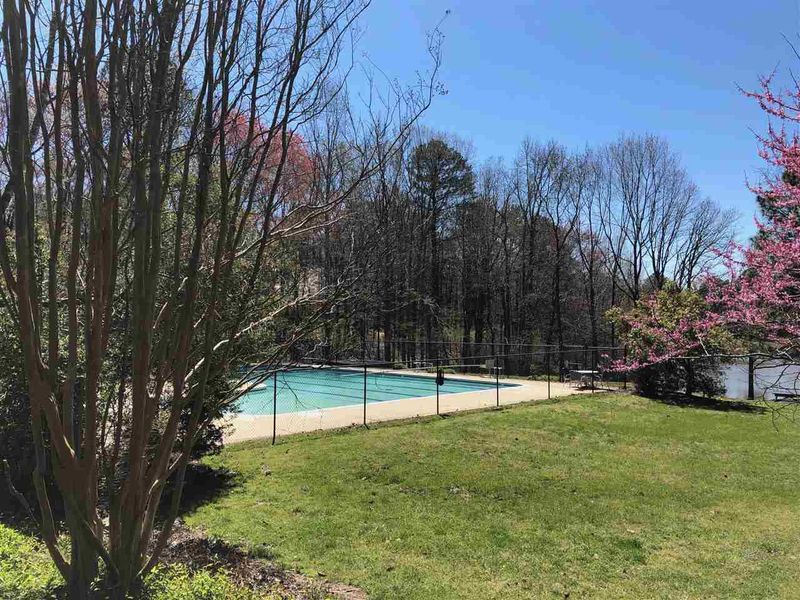 6714 Falconbridge Rd, Chapel Hill, NC 27517