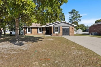 6717 Pin Oak Ln, Fayetteville, NC 28314