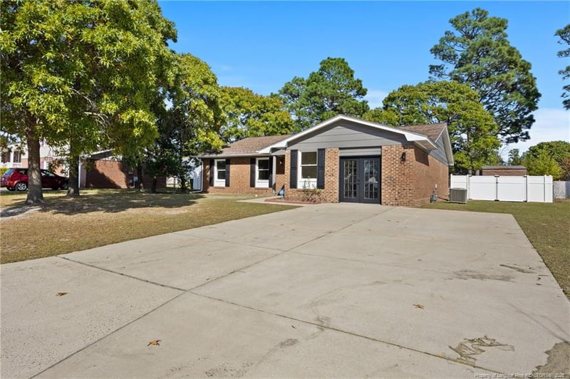 6717 Pin Oak Ln, Fayetteville, NC 28314