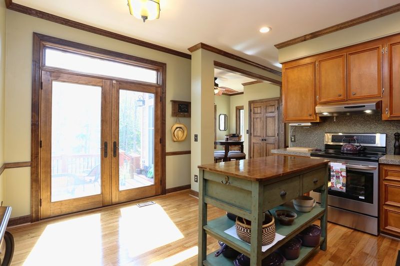 6721 Glen Forest Dr, Chapel Hill, NC 27517