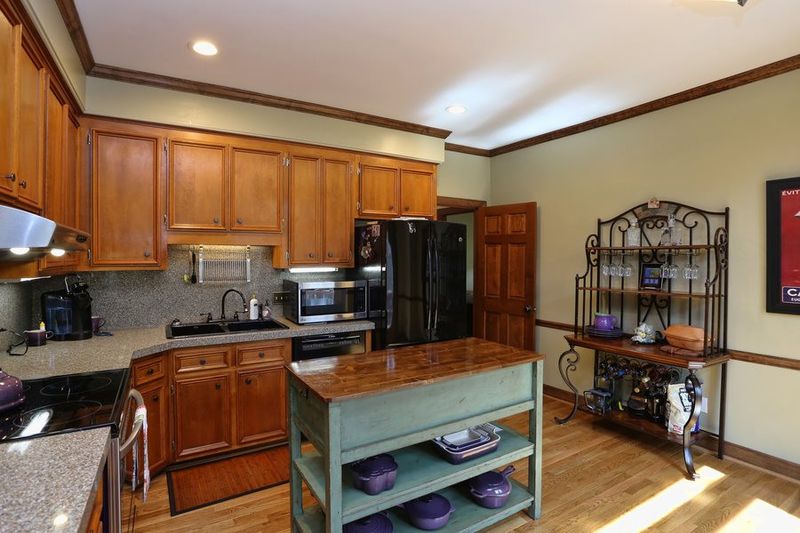 6721 Glen Forest Dr, Chapel Hill, NC 27517