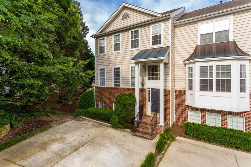 6721 Middleboro Dr, Raleigh, NC 27612