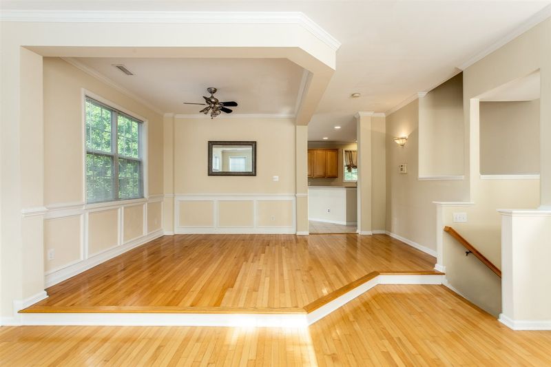 6721 Middleboro Dr, Raleigh, NC 27612