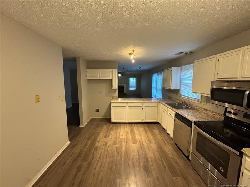 6721 Pacific Ave, Fayetteville, NC 28314