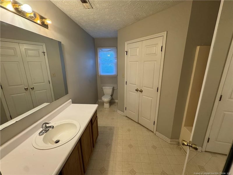 6721 Pacific Ave, Fayetteville, NC 28314