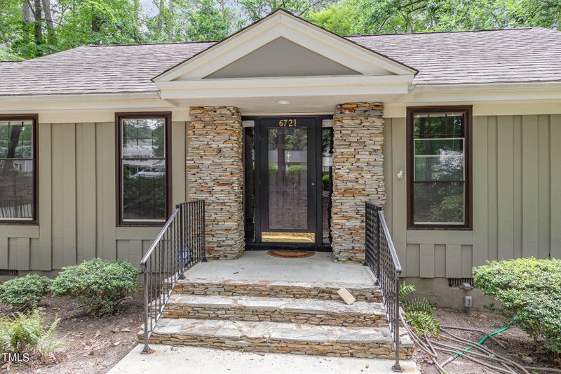 6721 Ridgecroft Ln, Raleigh, NC 27615
