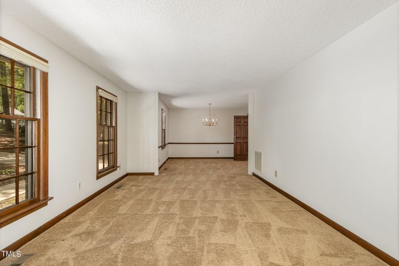 6721 Ridgecroft Ln, Raleigh, NC 27615