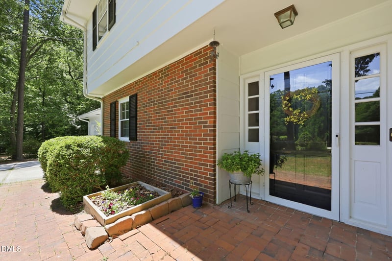 6725 W Lake Anne Dr, Raleigh, NC 27612