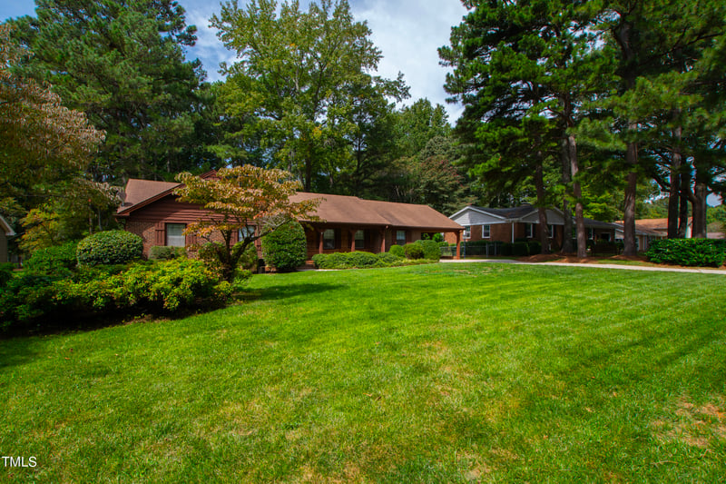 6725 Valley Dr, Raleigh, NC 27612