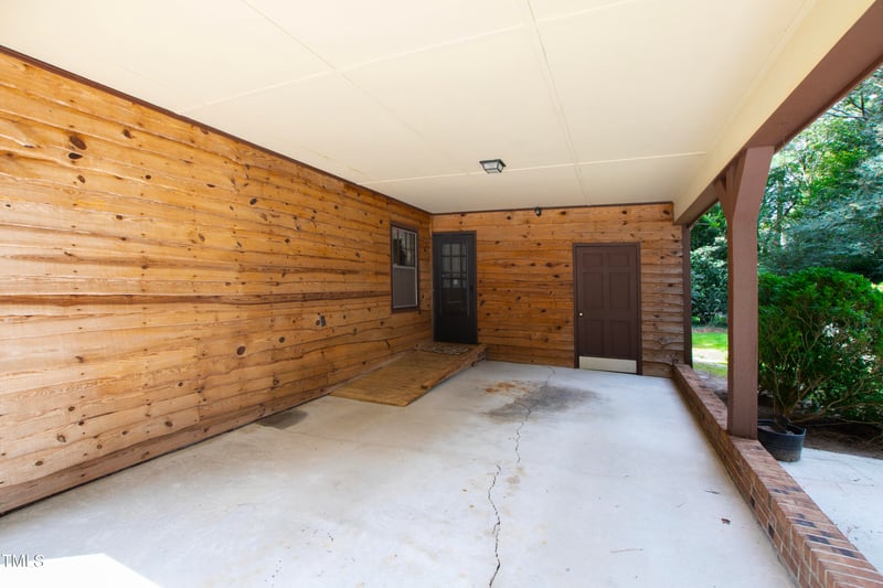 6725 Valley Dr, Raleigh, NC 27612