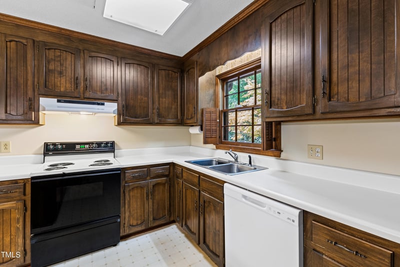 6725 Valley Dr, Raleigh, NC 27612