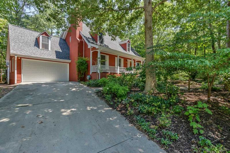 6728 Glen Forest Dr, Chapel Hill, NC 27517