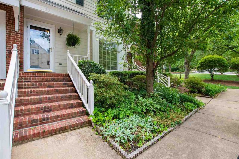 6732 Olde Province Ct, Raleigh, NC 27609
