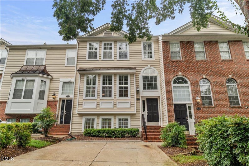 6733 Middleboro Dr, Raleigh, NC 27612