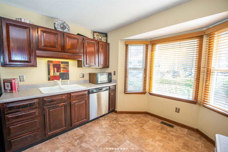 6739 Chauncey Dr, Raleigh, NC 27615