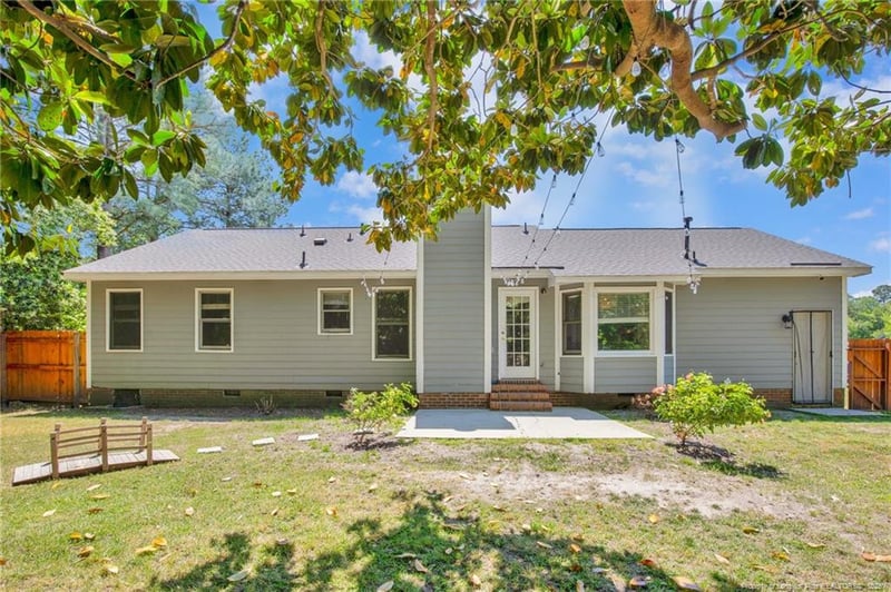 6747 Vaughn Rd, Fayetteville, NC 28304