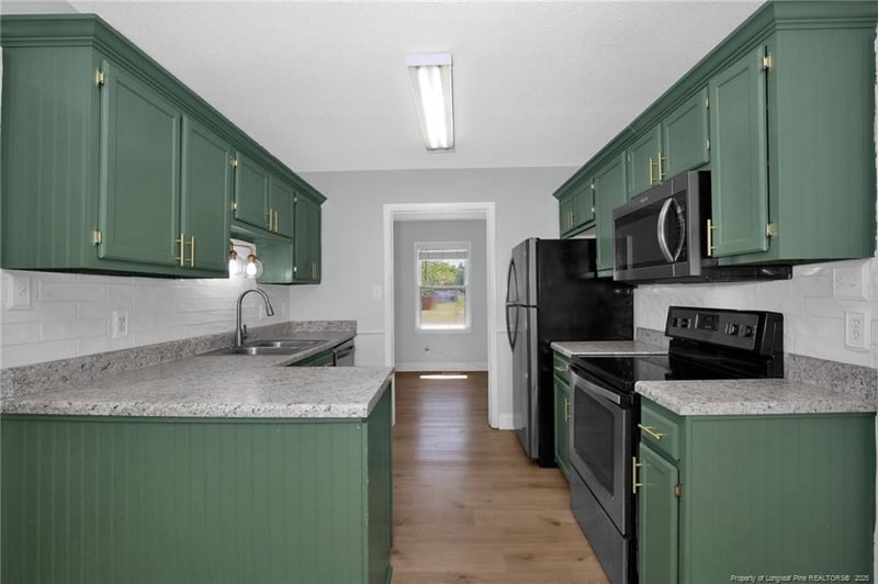 6747 Vaughn Rd, Fayetteville, NC 28304