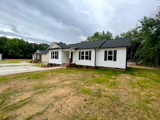 676 Bear Rd, Benson, NC 27504