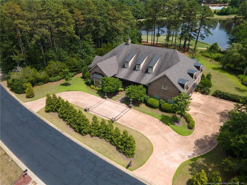 6769 Surrey Rd, Fayetteville, NC 28306