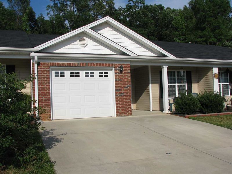 678 Breckinridge Dr, Haw River, NC 27258